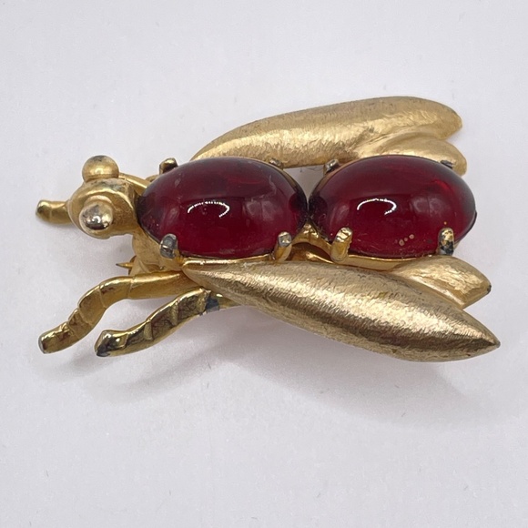 Les Bernard Inc. Vintage Gold Tone Red Cabochon Fly Pin Brooch 60's - Picture 12 of 12